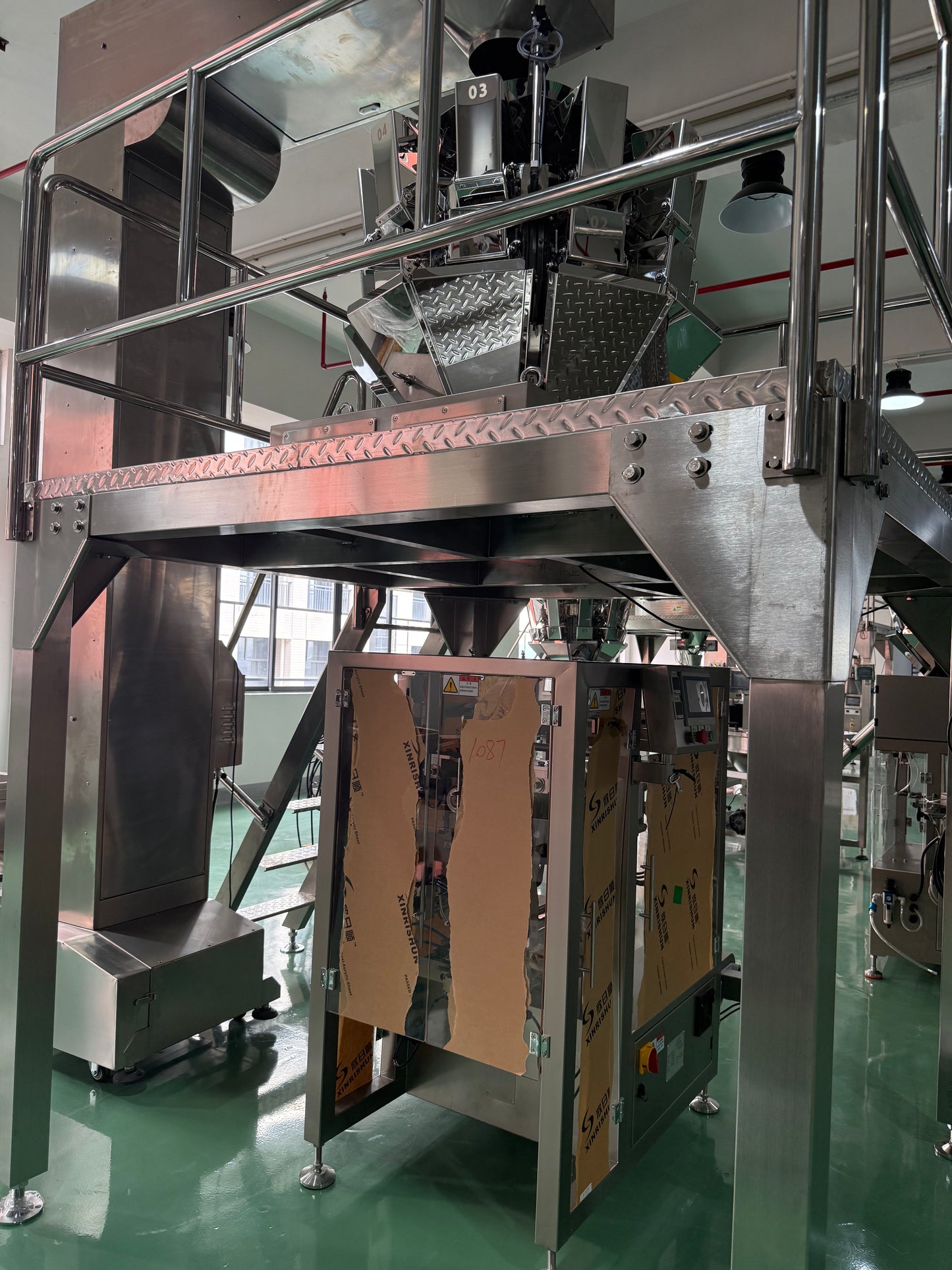 High-speed fully automatic pillow packaging machine